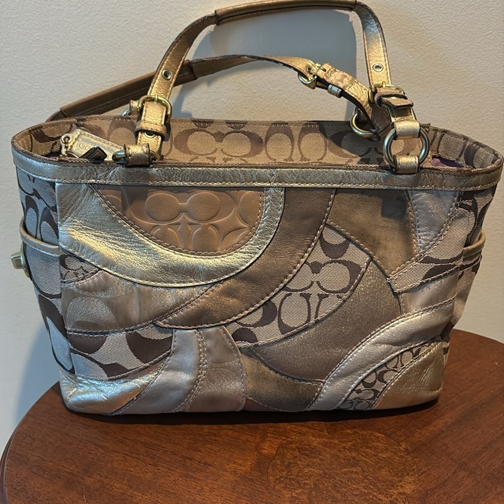 Coach Vintage Patchwork shoulder bag gold metallic leathers & monogram canvas - Picture 11 of 17